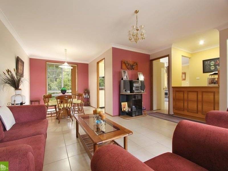 33 Tamarind Dr, Cordeaux Heights NSW 2526