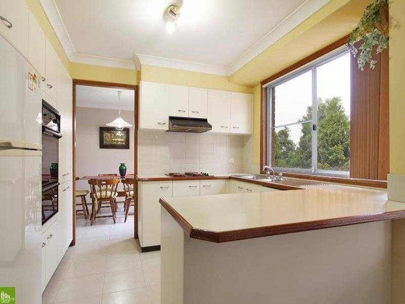 33 Tamarind Dr, Cordeaux Heights NSW 2526