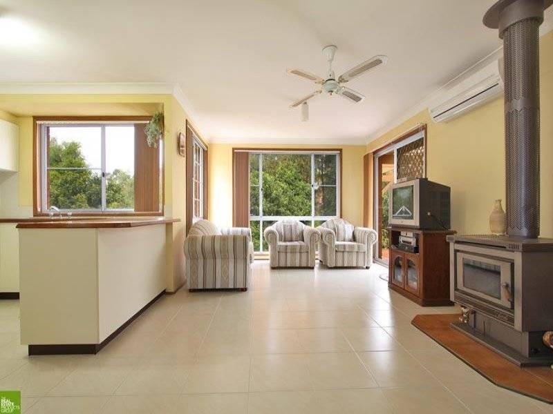 33 Tamarind Dr, Cordeaux Heights NSW 2526