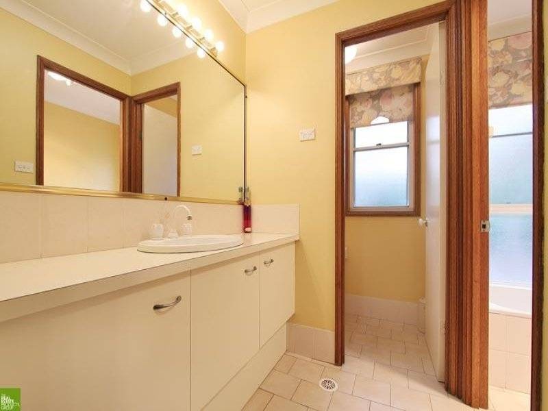 33 Tamarind Dr, Cordeaux Heights NSW 2526