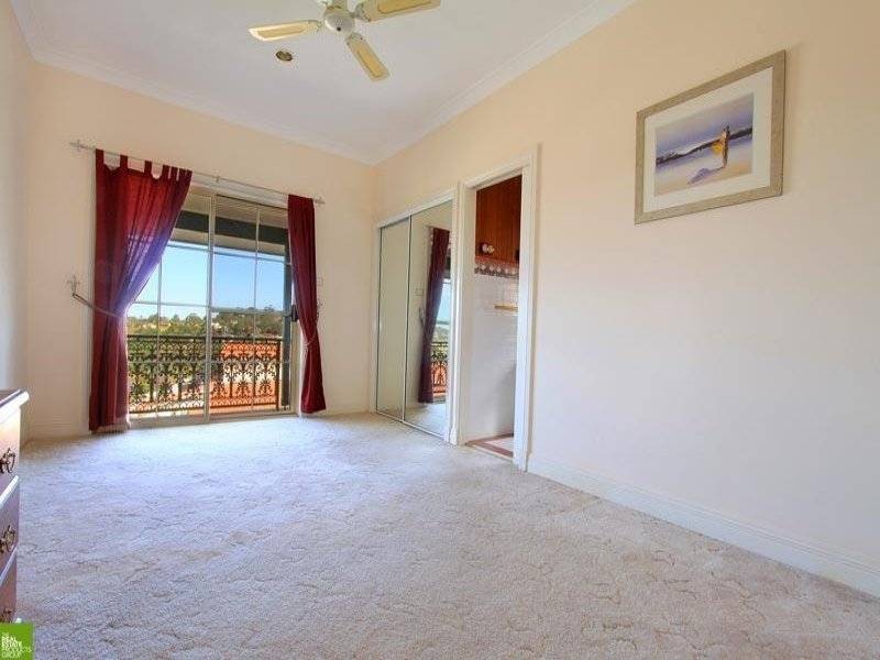 12 Lambertia Pl, Cordeaux Heights NSW 2526