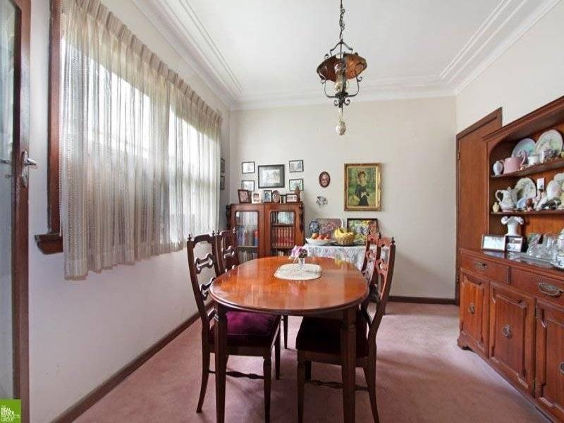 63 Rowland Ave, Wollongong NSW 2500