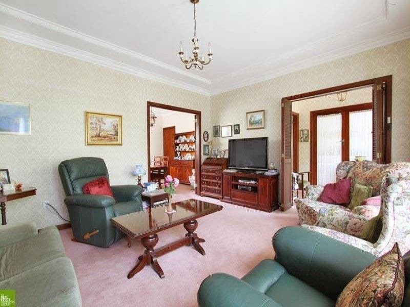 63 Rowland Ave, Wollongong NSW 2500