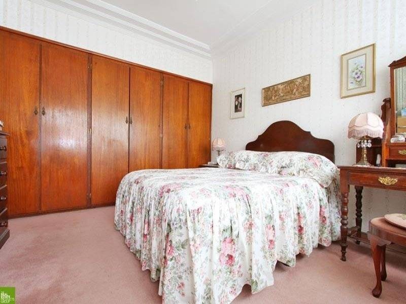 63 Rowland Ave, Wollongong NSW 2500