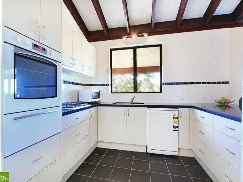 28 Koombala Gr, Cordeaux Heights NSW 2526