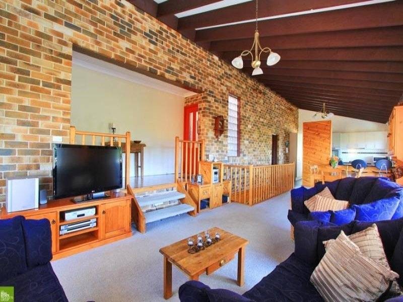 28 Koombala Gr, Cordeaux Heights NSW 2526