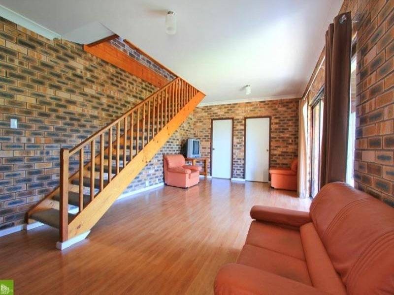 28 Koombala Gr, Cordeaux Heights NSW 2526