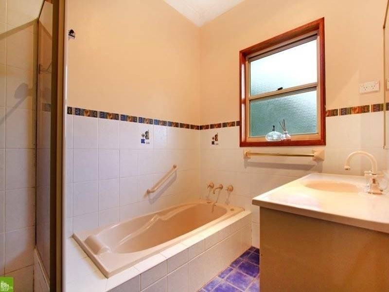 12 Burradool  Street, Keiraville NSW 2500