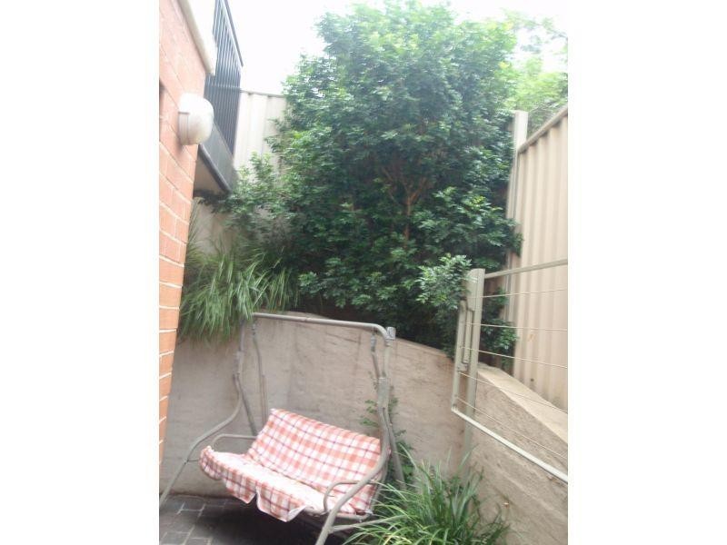 20/35 Bridge Street, Coniston NSW 2500