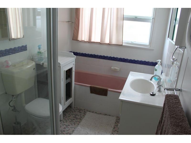 78 Stanley Avenue, Farmborough Heights NSW 2526