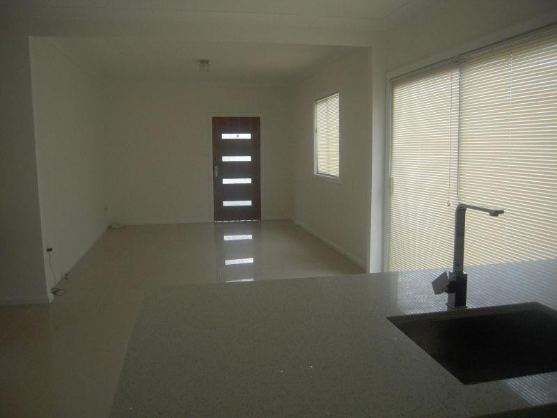 37 Waples Road, Unanderra NSW 2526