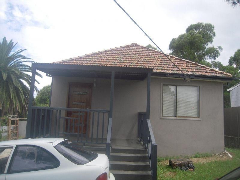 37 Waples Road, Unanderra NSW 2526