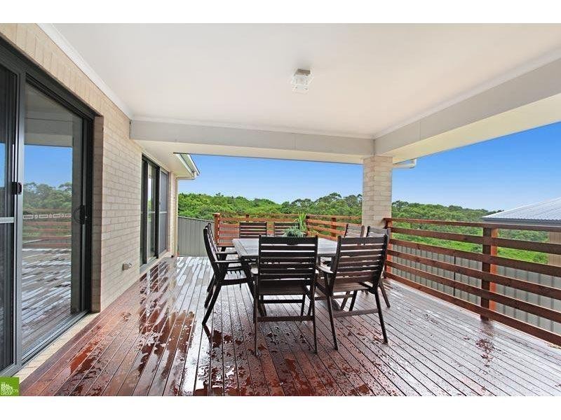 132 Shearwater Drive, Lake Heights NSW 2502