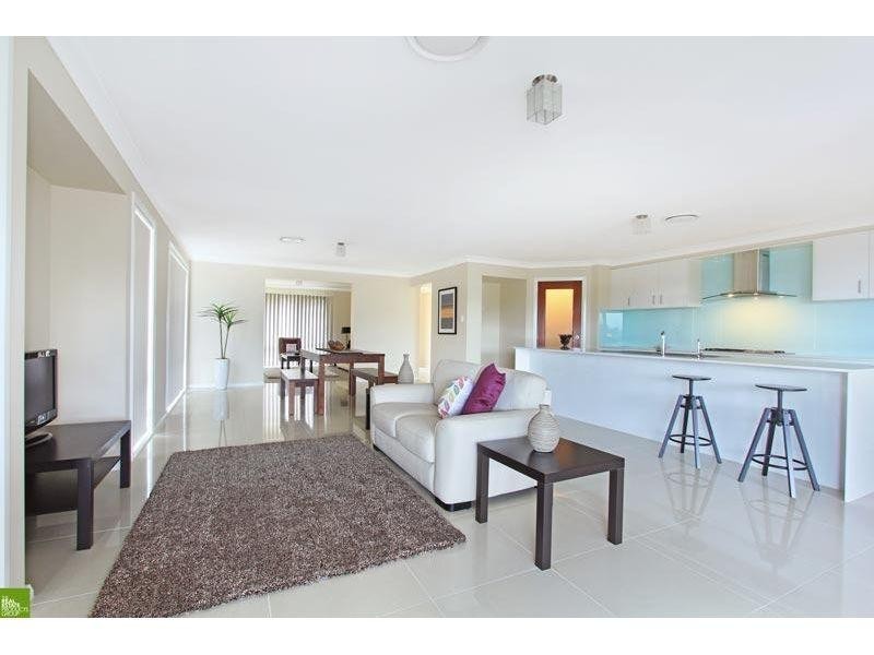 132 Shearwater Drive, Lake Heights NSW 2502