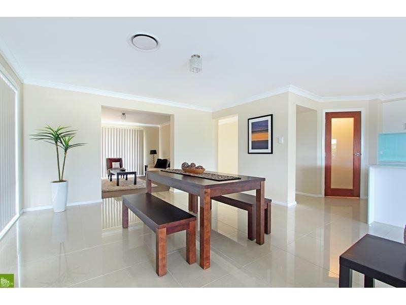 132 Shearwater Drive, Lake Heights NSW 2502