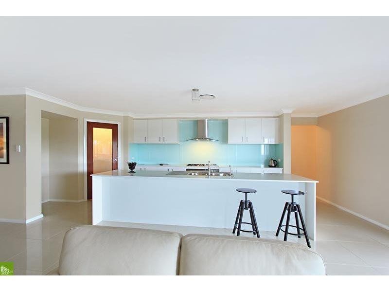 132 Shearwater Drive, Lake Heights NSW 2502