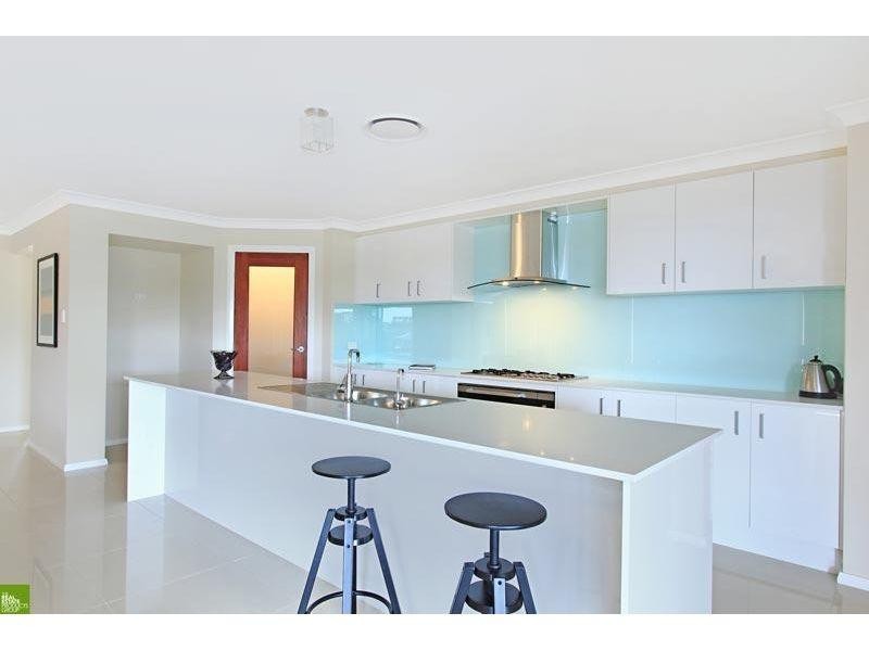 132 Shearwater Drive, Lake Heights NSW 2502