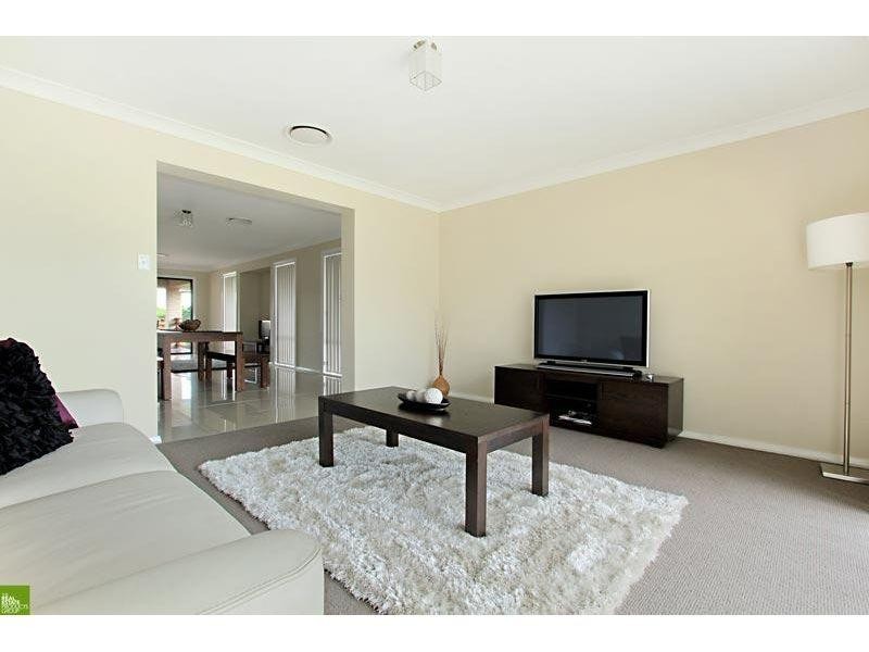 132 Shearwater Drive, Lake Heights NSW 2502
