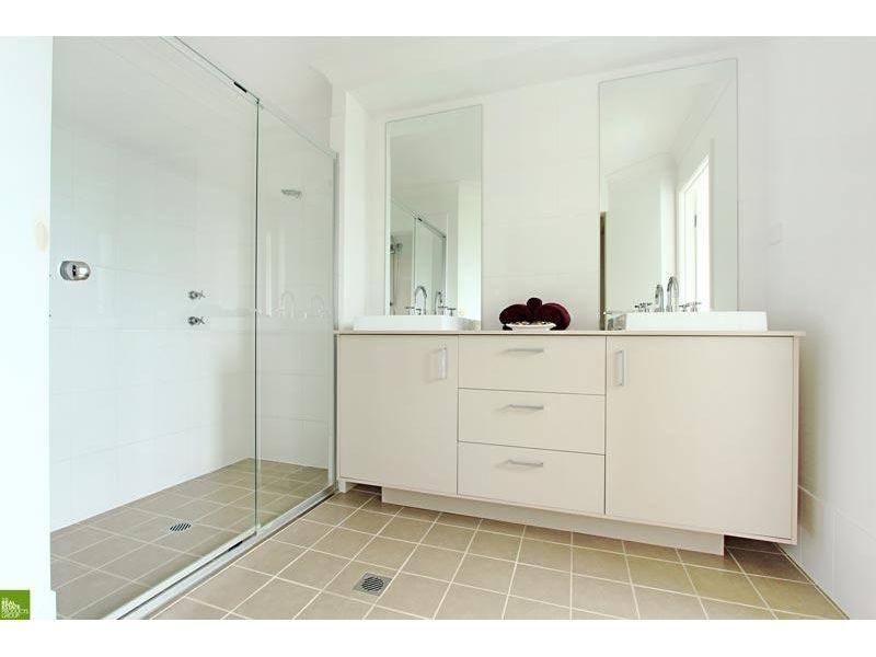 132 Shearwater Drive, Lake Heights NSW 2502