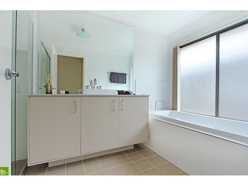 132 Shearwater Drive, Lake Heights NSW 2502