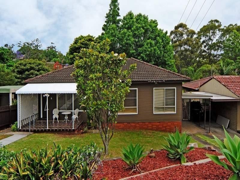 5 St Johns Avenue, Mangerton NSW 2500