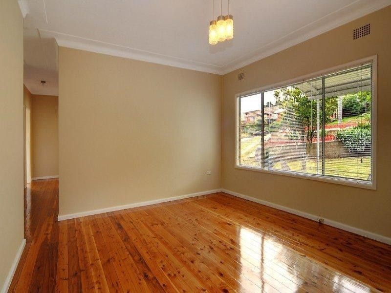 5 St Johns Avenue, Mangerton NSW 2500