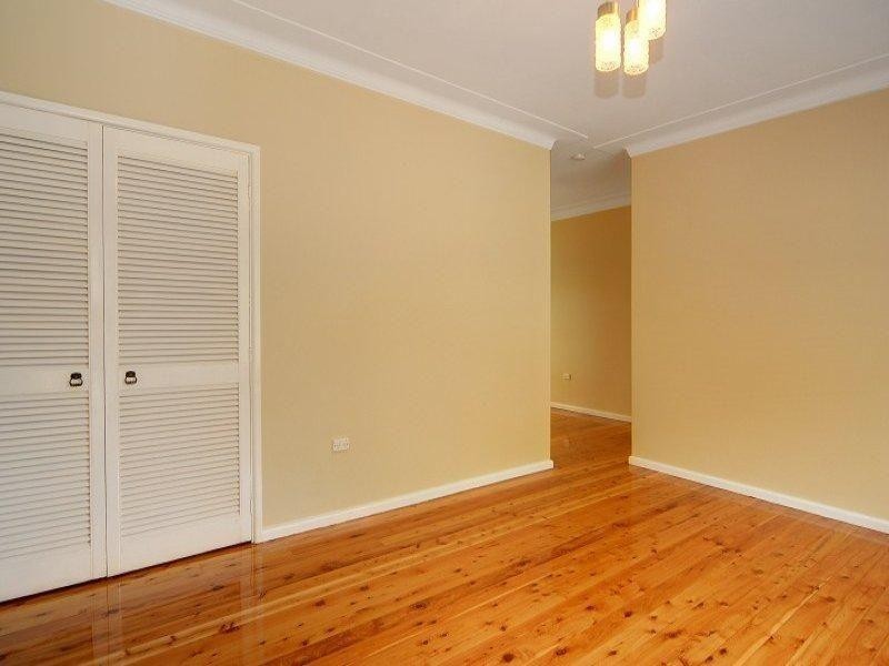 5 St Johns Avenue, Mangerton NSW 2500