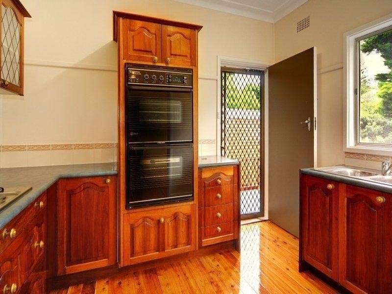 5 St Johns Avenue, Mangerton NSW 2500