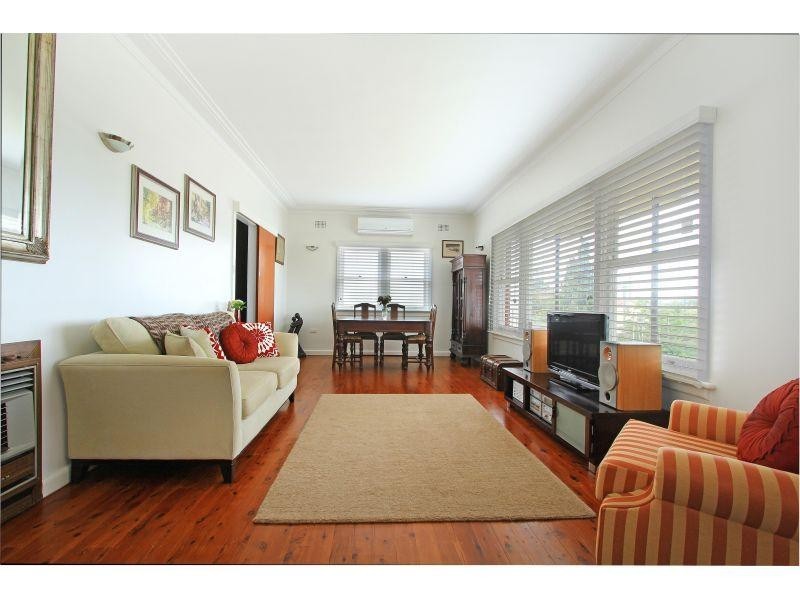14 Gundarun Street, West Wollongong NSW 2500