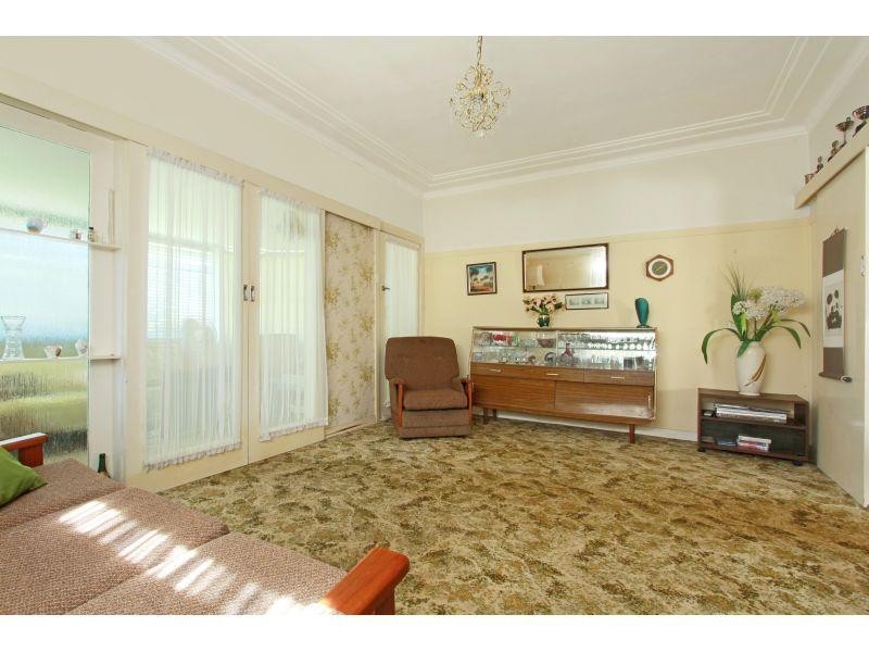 2 Park Road, Bellambi NSW 2518