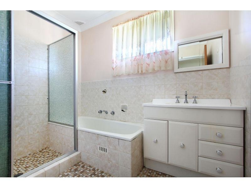 15 Greenacre Road, Wollongong NSW 2500