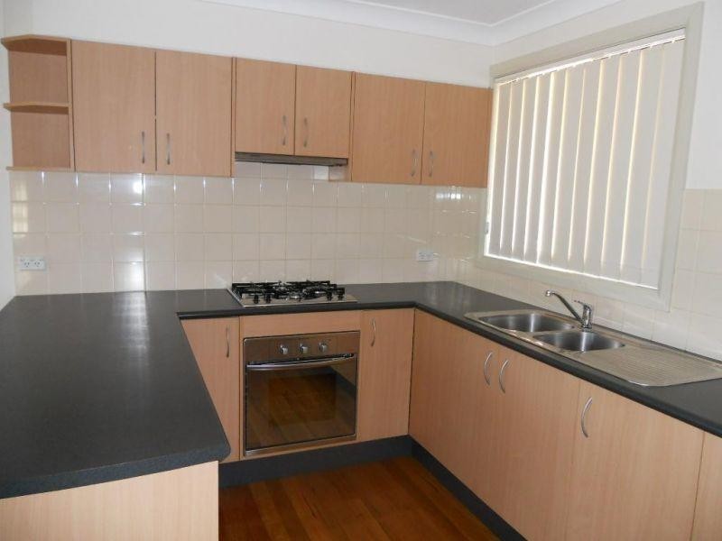 2/17 Railway Crescent, Wollongong North NSW 2500