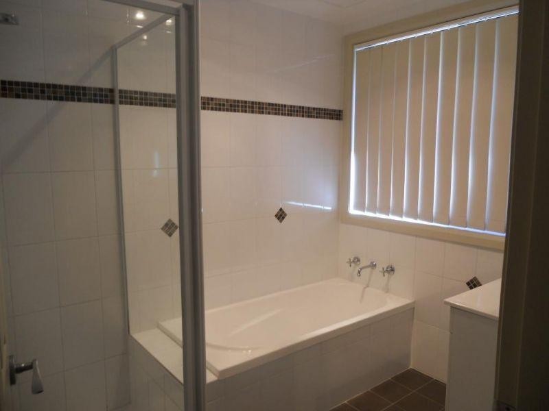 2/17 Railway Crescent, Wollongong North NSW 2500