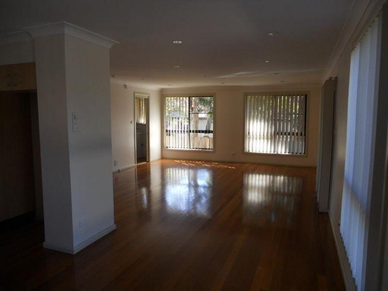 2/17 Railway Crescent, Wollongong North NSW 2500