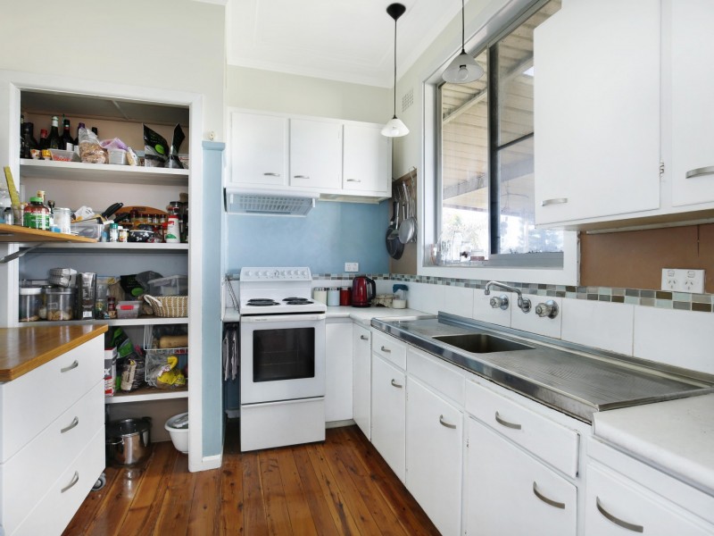 267 Flagstaff Road, Lake Heights NSW 2502