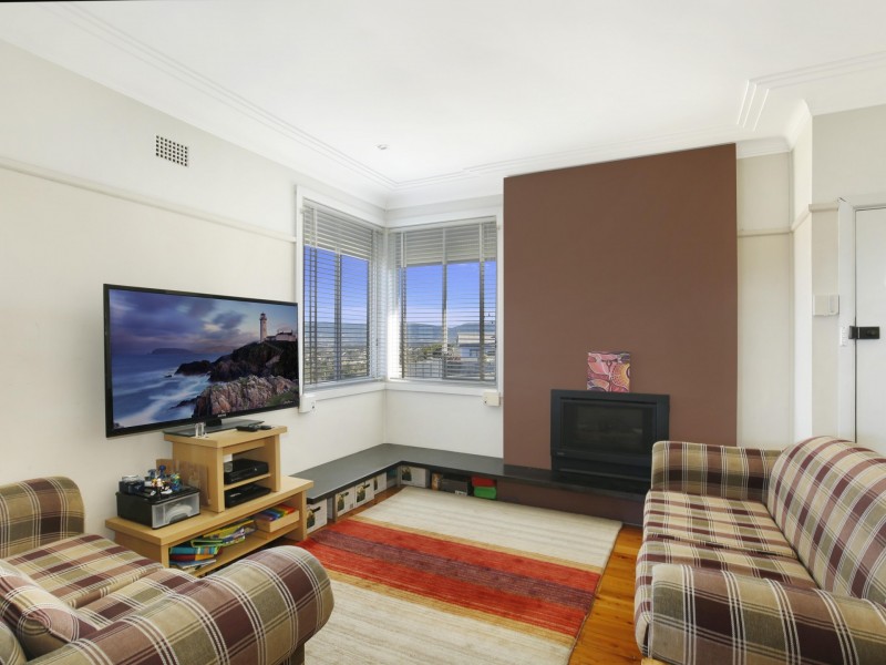 267 Flagstaff Road, Lake Heights NSW 2502