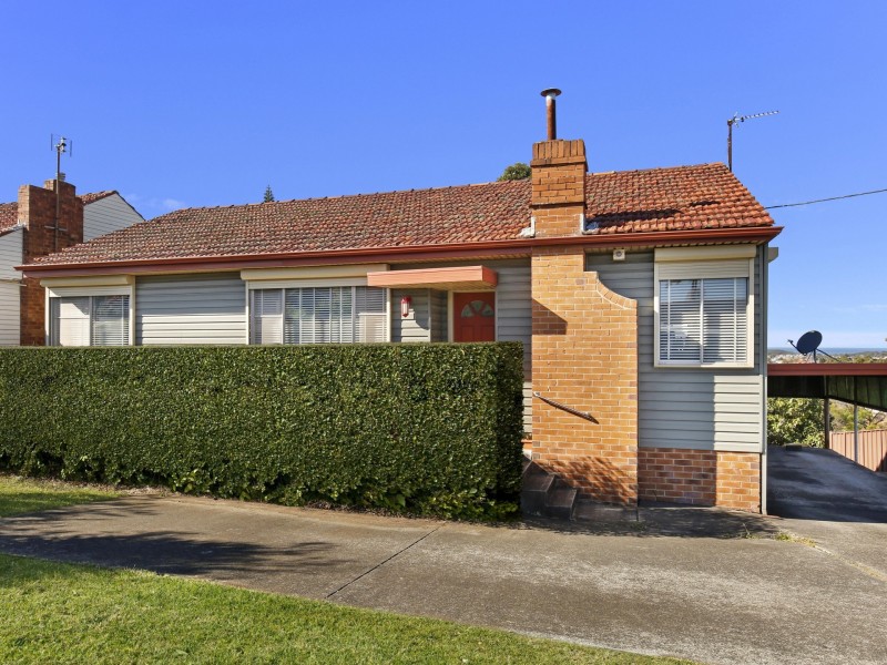 267 Flagstaff Road, Lake Heights NSW 2502