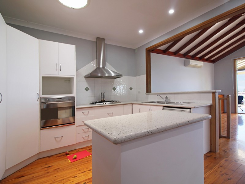 263 Flagstaff Road, Lake Heights NSW 2502