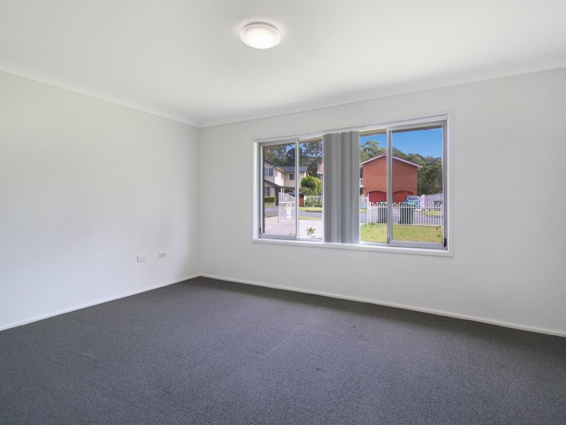 37 Loftus Drive, Barrack Heights NSW 2528