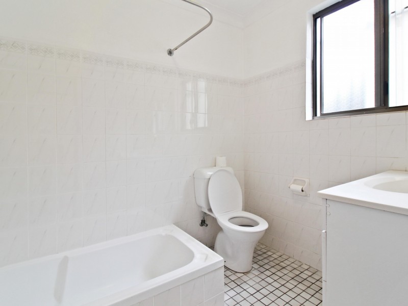 2/32 Robertson Street, Coniston NSW 2500