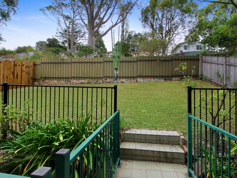 2/32 Robertson Street, Coniston NSW 2500