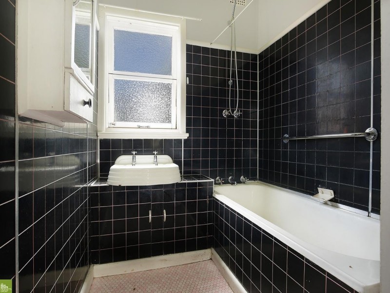 6 Grasmere Street, Mount Saint Thomas NSW 2500