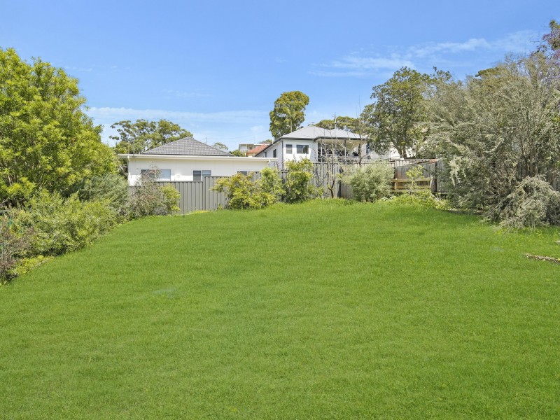 6 Grasmere Street, Mount Saint Thomas NSW 2500