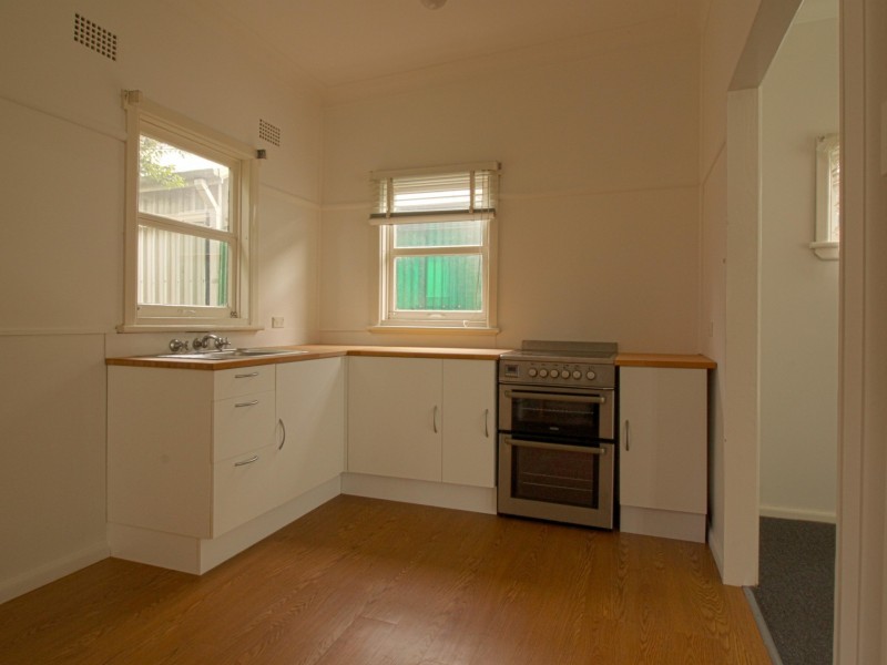 6 Grasmere Street, Mount Saint Thomas NSW 2500