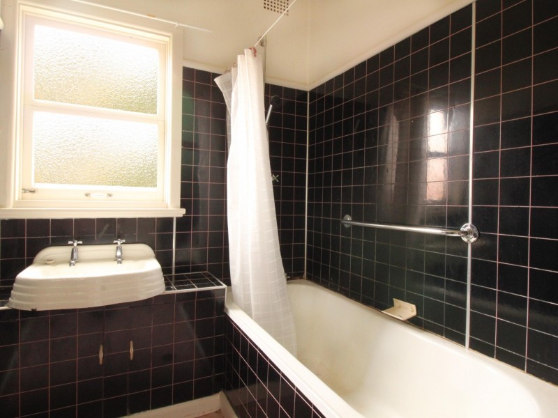 6 Grasmere Street, Mount Saint Thomas NSW 2500
