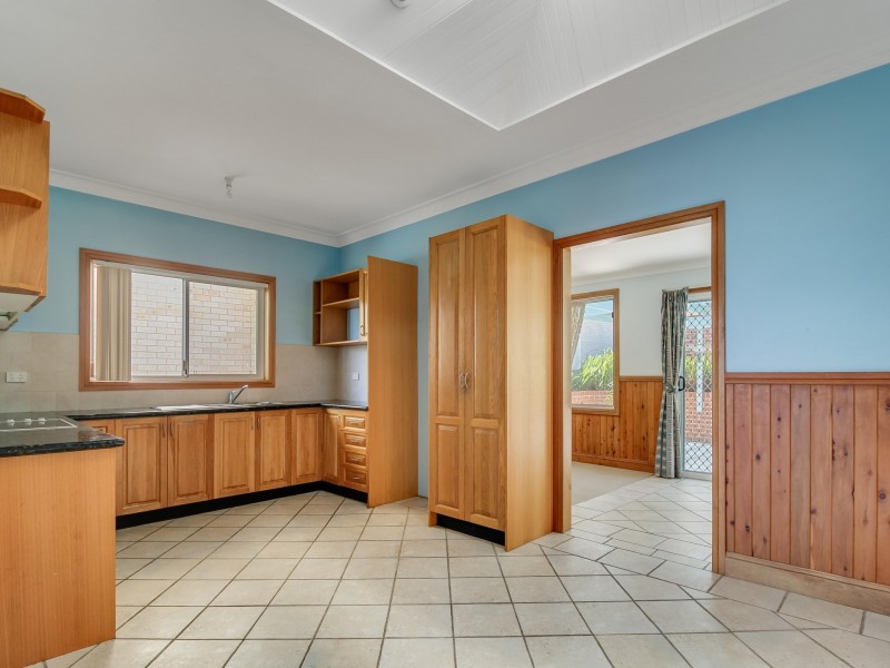 278 Northcliffe Drive, Lake Heights NSW 2502