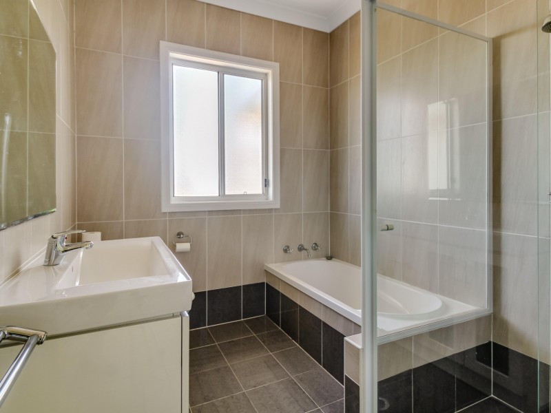 278 Northcliffe Drive, Lake Heights NSW 2502
