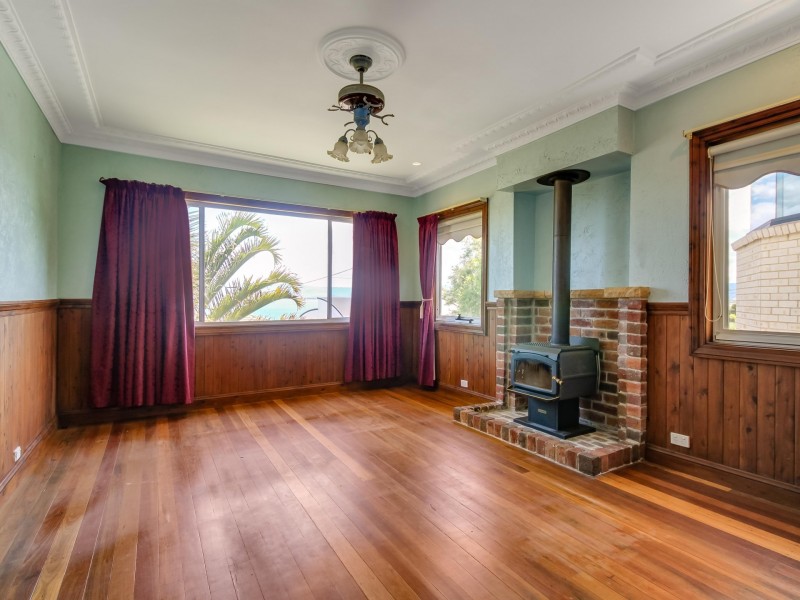 278 Northcliffe Drive, Lake Heights NSW 2502