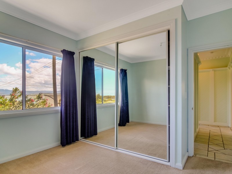 278 Northcliffe Drive, Lake Heights NSW 2502