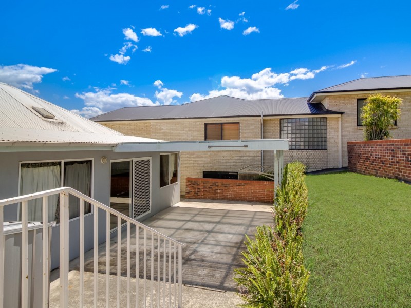 278 Northcliffe Drive, Lake Heights NSW 2502